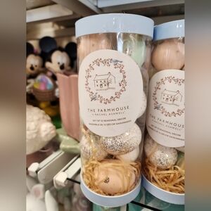 The Farmhouse Seasonal Decor Set